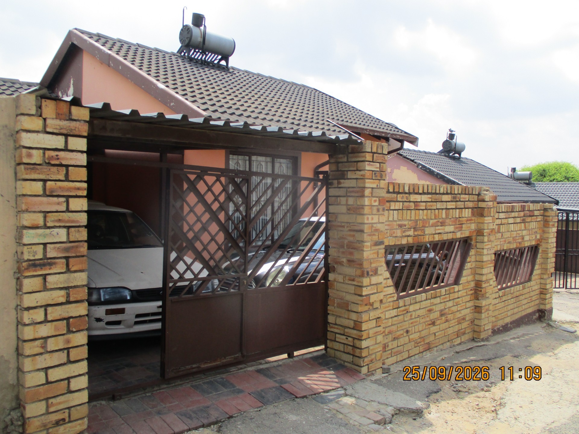 Room for rent in Lombardy West, Johannesburg, 9 m²