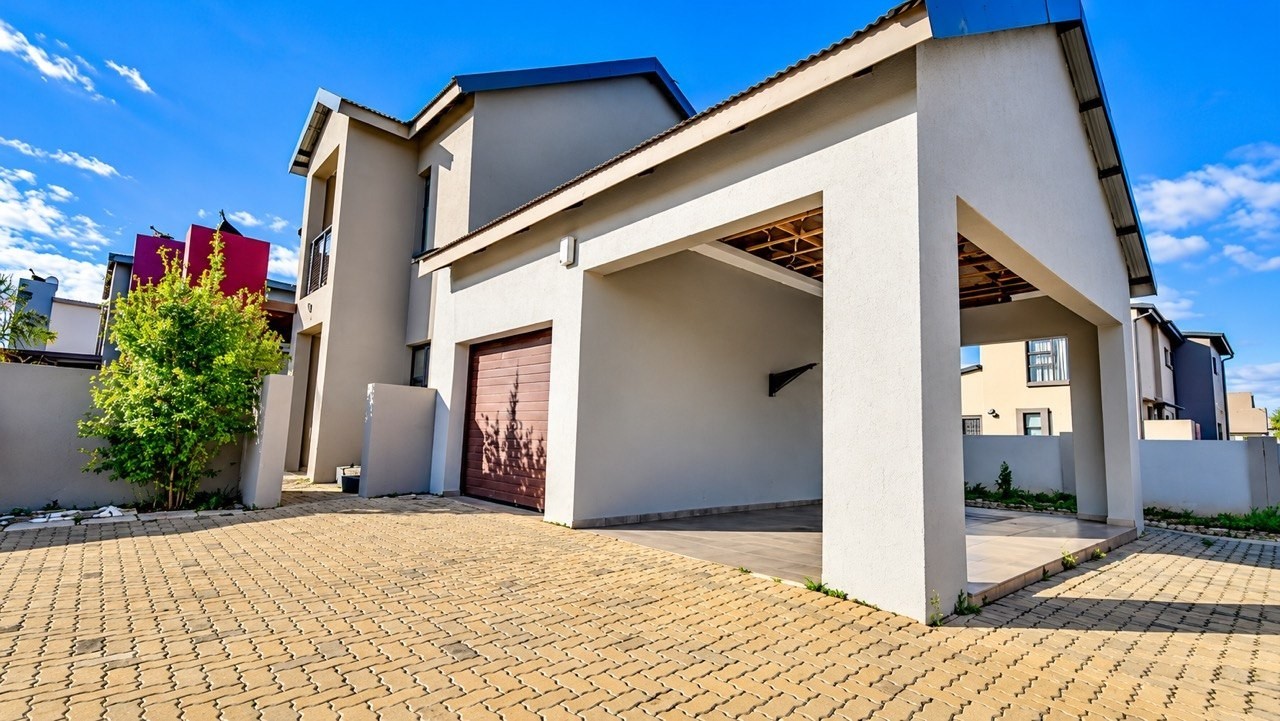 House for sale in Zambezi Manor Lifestyle Estate, Pretoria, 537 m²