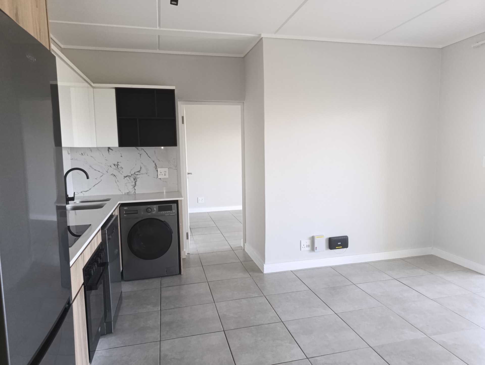 Apartment for rent in Waterfall, Midrand, 64 m²
