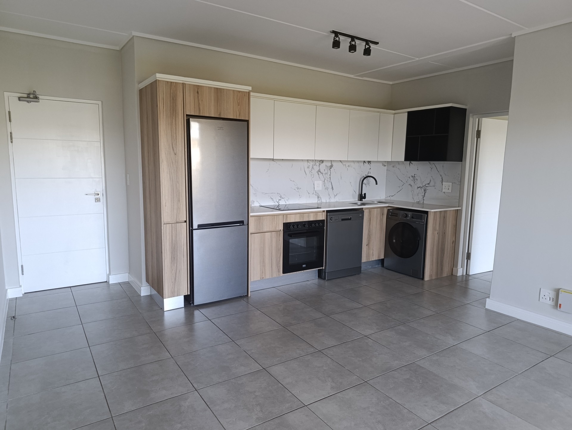 Apartment for rent in Waterfall, Midrand, 64 m²