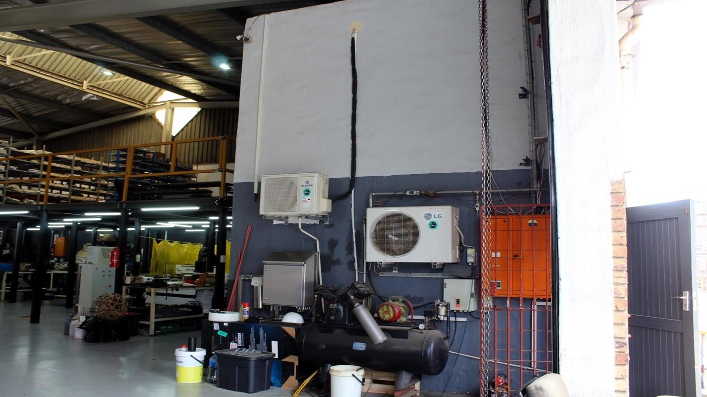 Industrial Property for rent in Westmead, Pinetown, KwaZulu Natal, 387 m²
