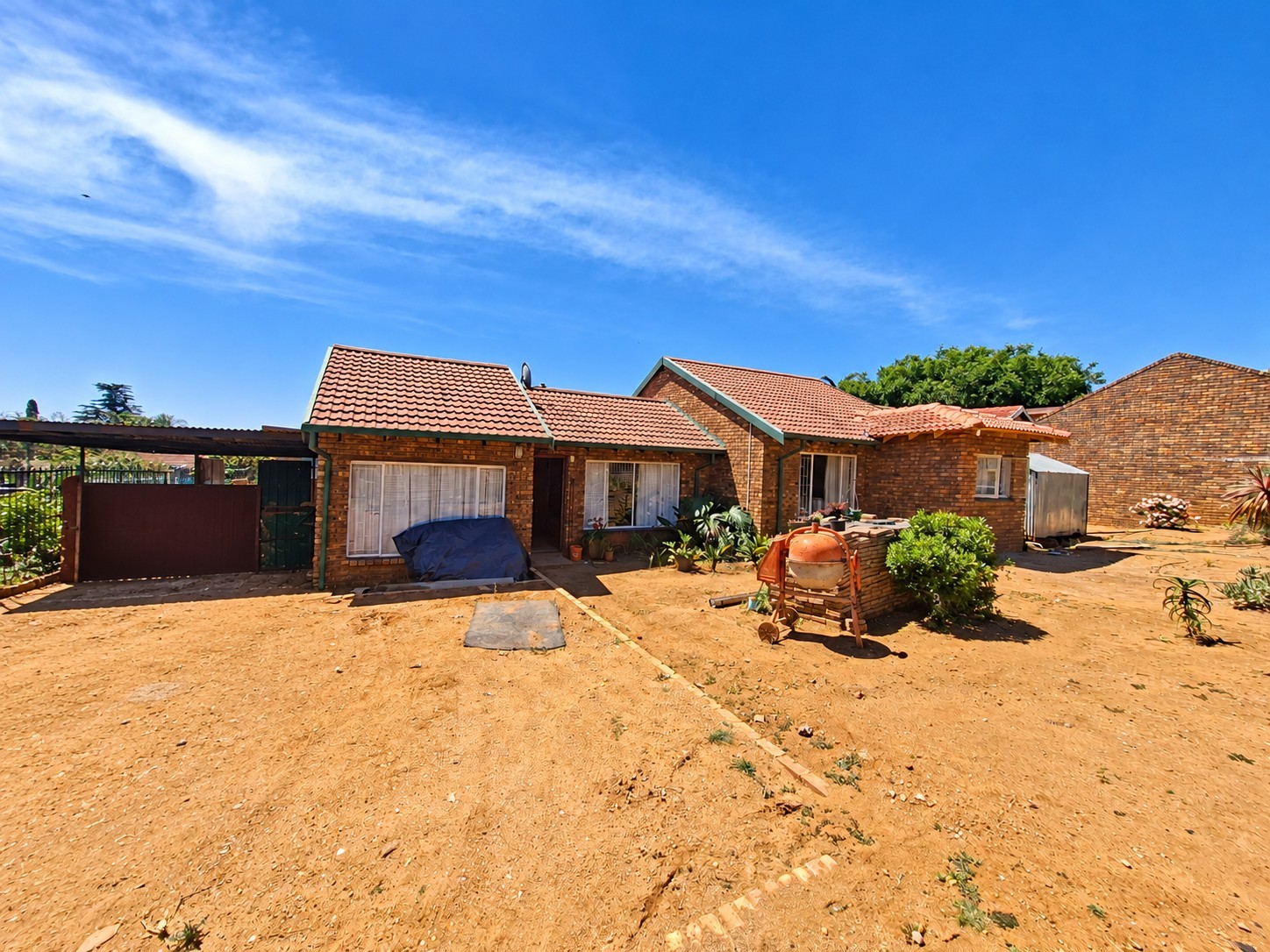 House For Sale in Rooihuiskraal, Centurion