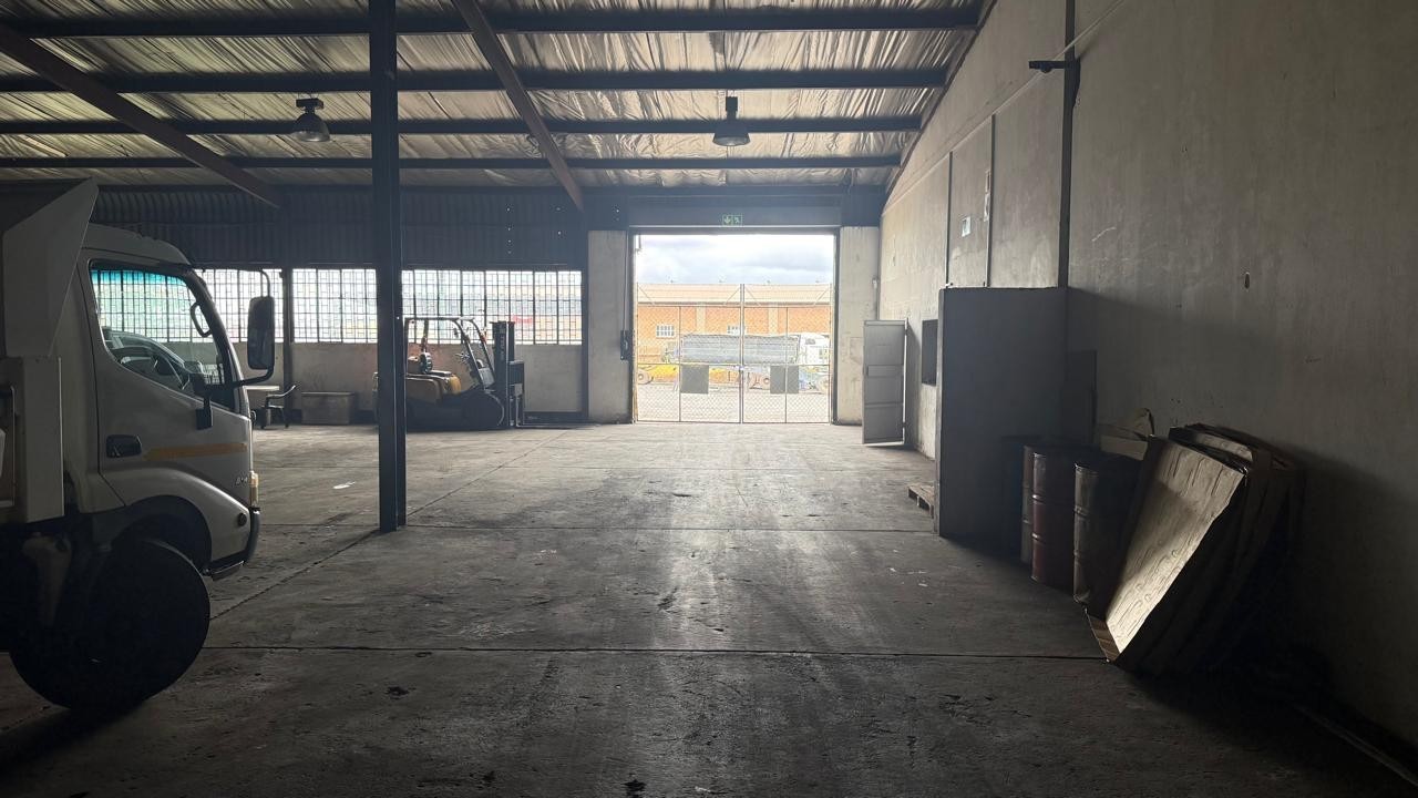 Industrial Property for rent in Vaalbank, Middelburg, 2340 m²