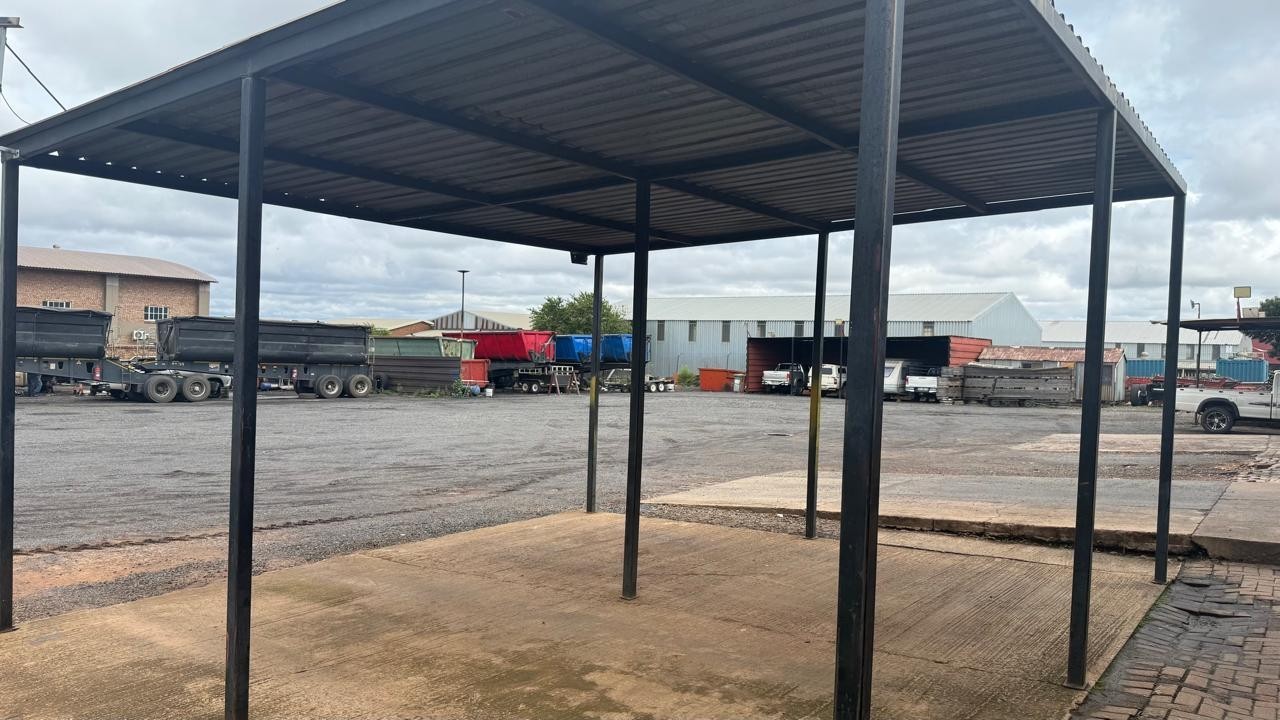 Industrial Property for rent in Vaalbank, Middelburg, 2340 m²