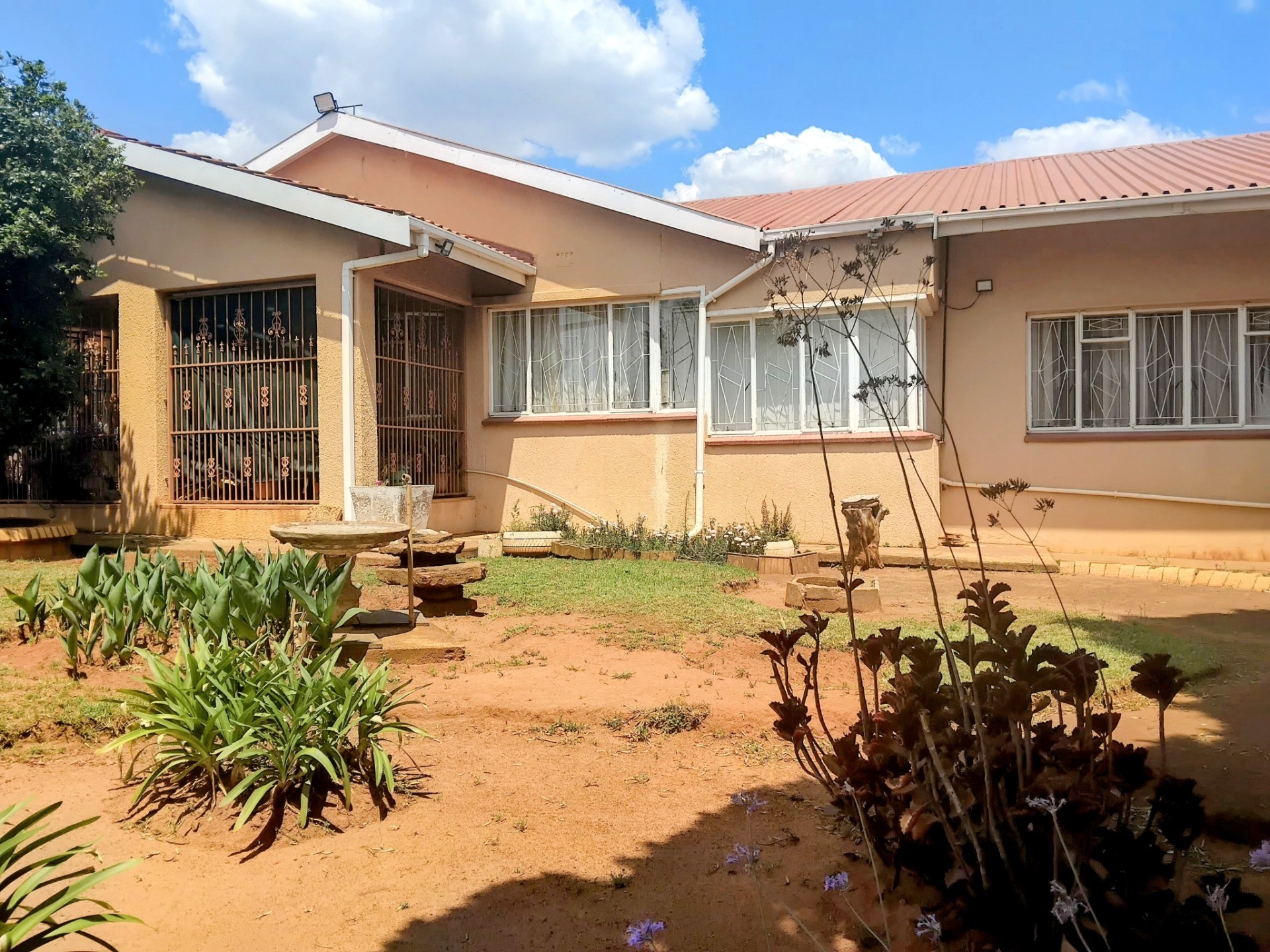 House for sale in Pretoriusrus, Carletonville, 1983 m²