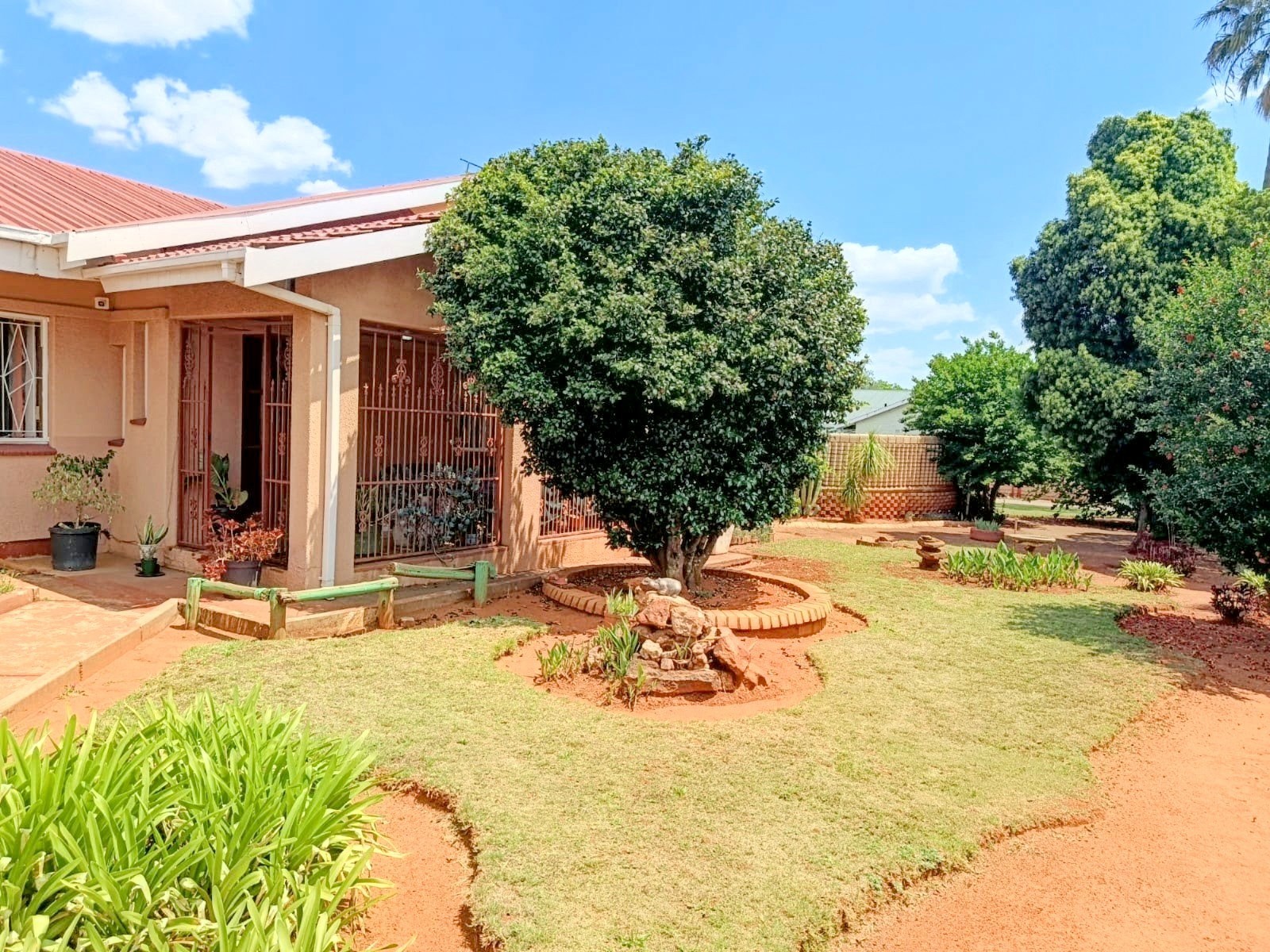 House for sale in Pretoriusrus, Carletonville, 1983 m²
