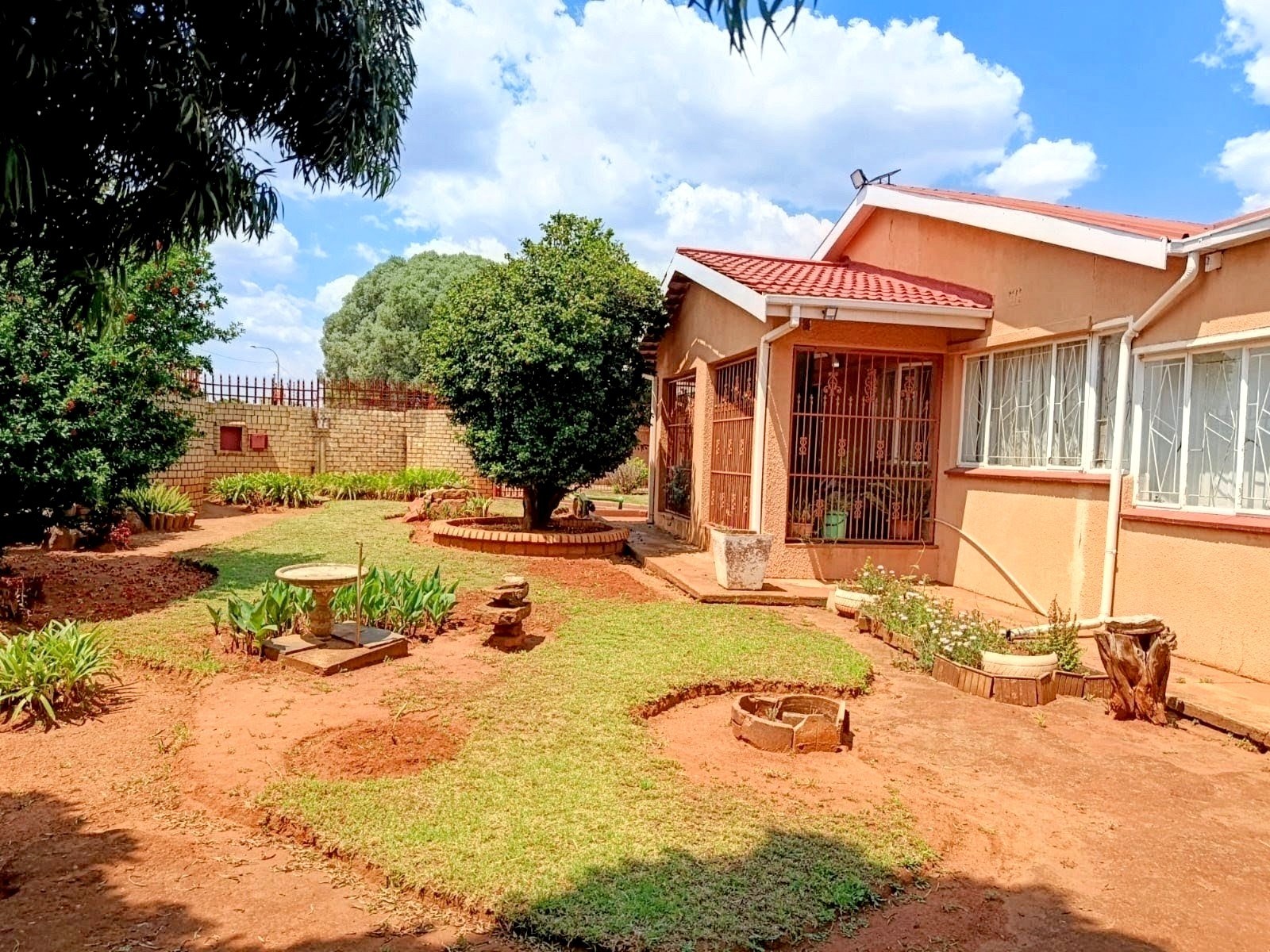 House for sale in Pretoriusrus, Carletonville, 1983 m²