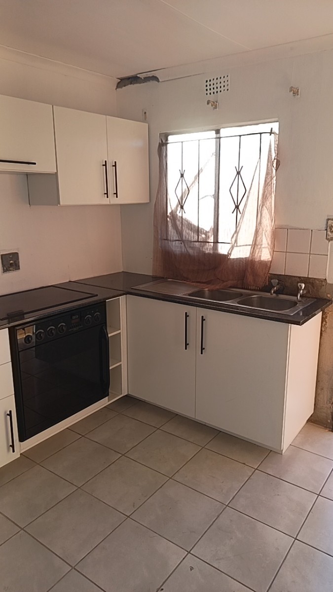 House for sale in Tasbet Park Ext 1, Witbank, 380 m²