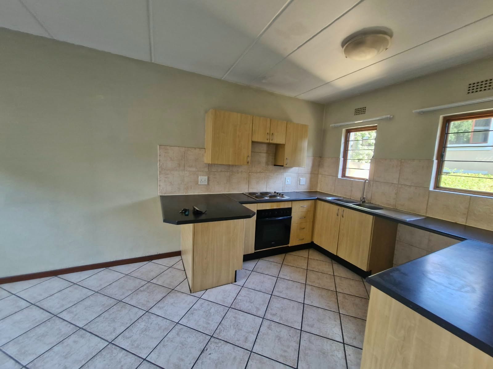 Duplex for rent in Witkoppen, Sandton, 90 m²