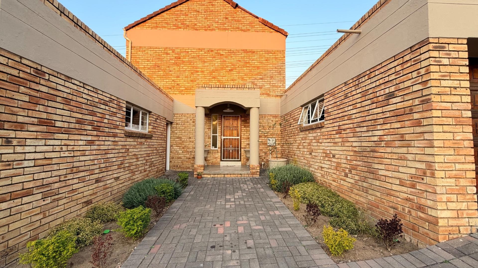 House for sale in North Riding, Randburg, Cashane, 199 Pritchard Street, North Riding, Randburg, Gauteng, 255 m²