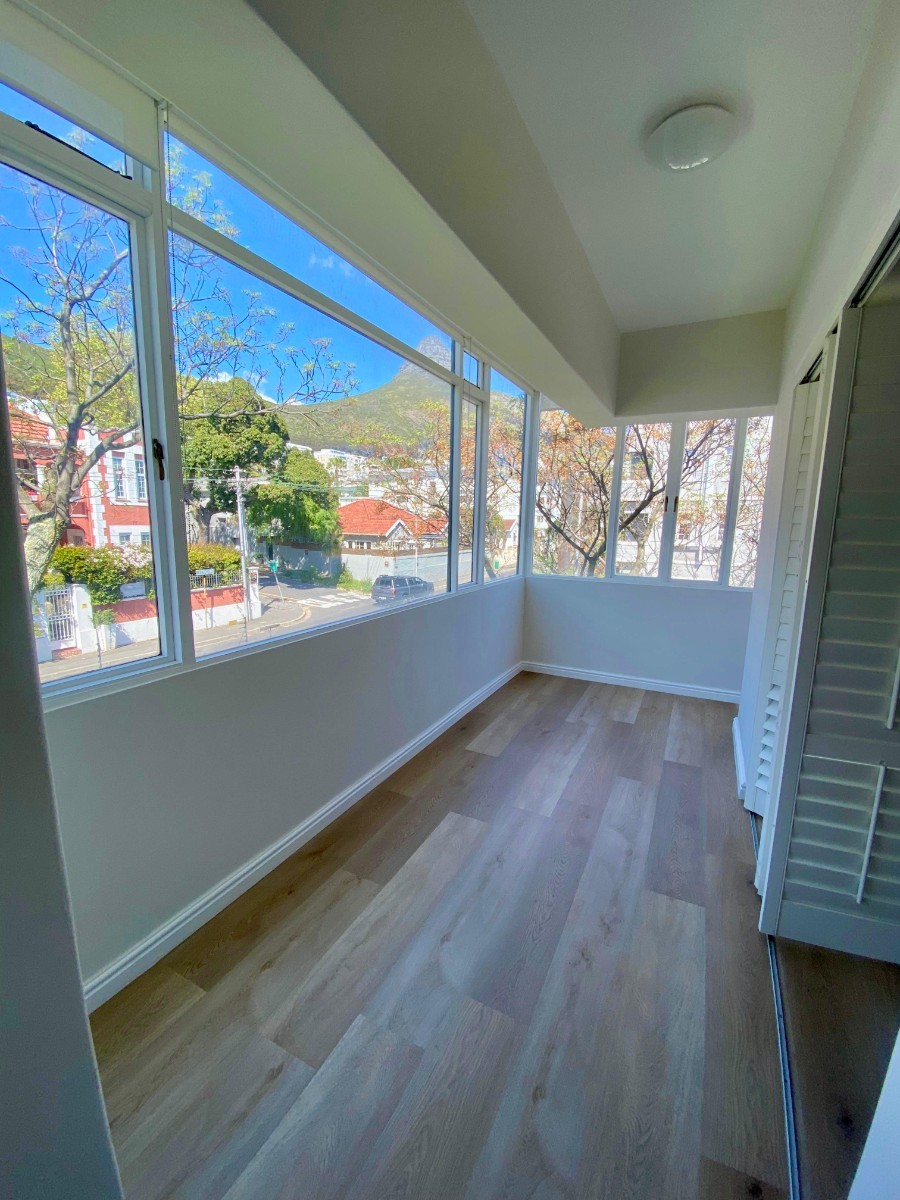 Apartment for rent in Sea Point, Cape Town, 64 m²