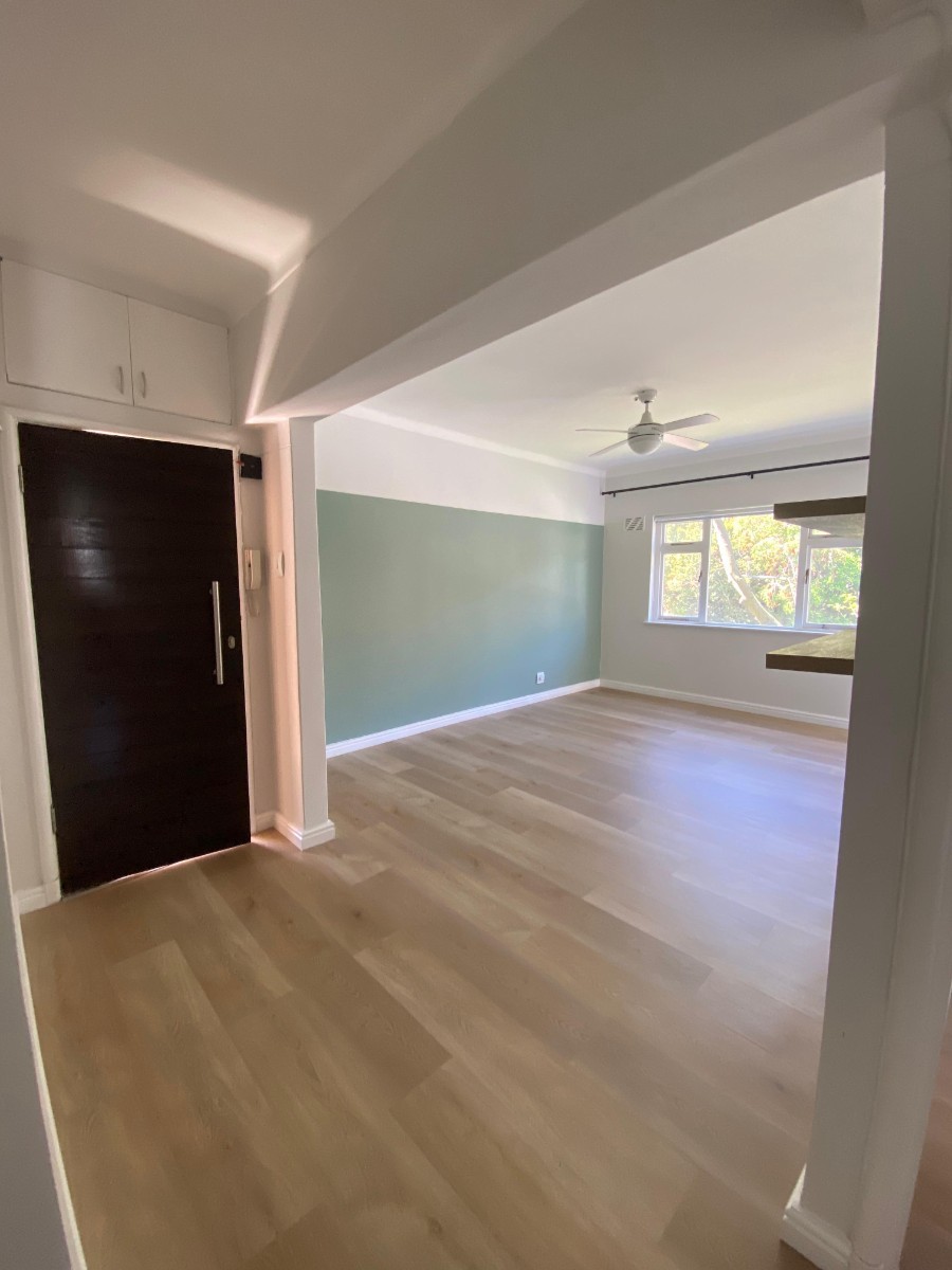 Apartment for rent in Sea Point, Cape Town, 64 m²