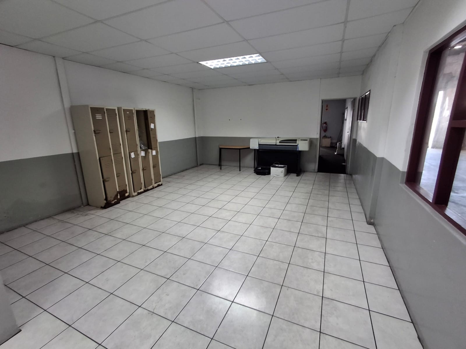 Warehouse for rent in Neave Industrial, Port Elizabeth, 555 m²