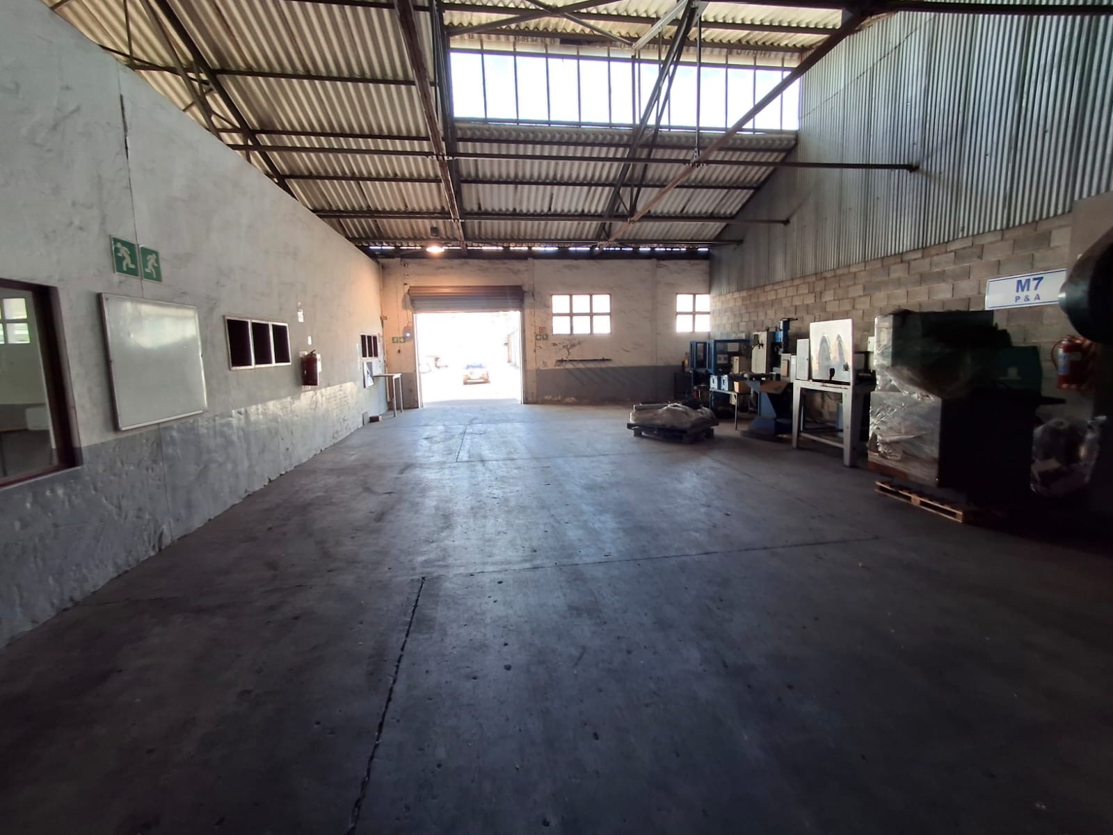Warehouse for rent in Neave Industrial, Port Elizabeth, 555 m²