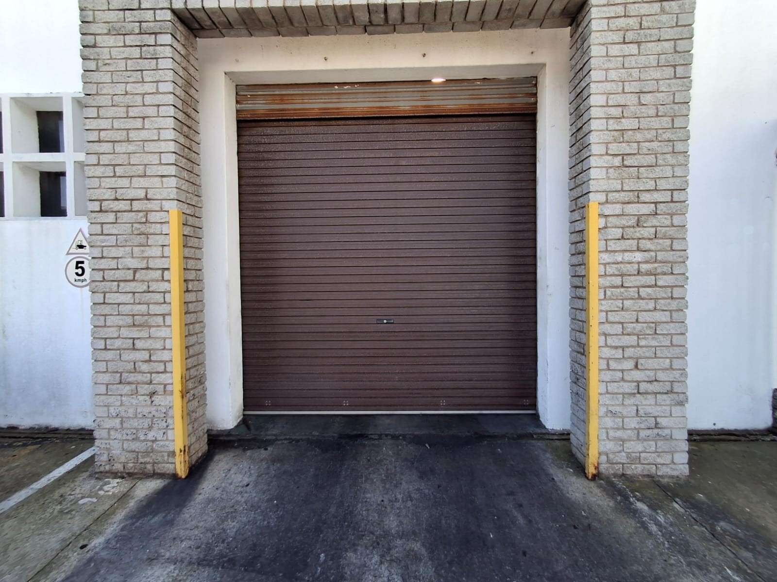 Warehouse for rent in Neave Industrial, Port Elizabeth, 555 m²