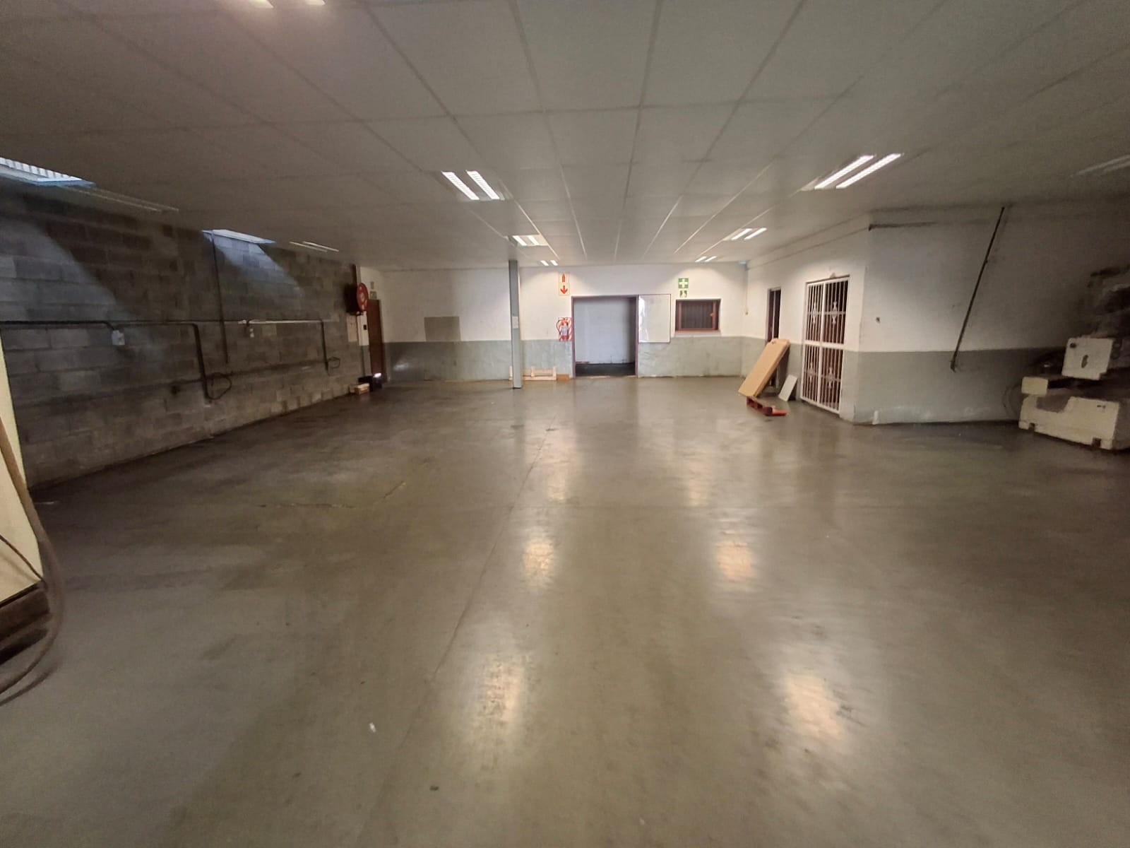 Warehouse for rent in Neave Industrial, Port Elizabeth, 555 m²