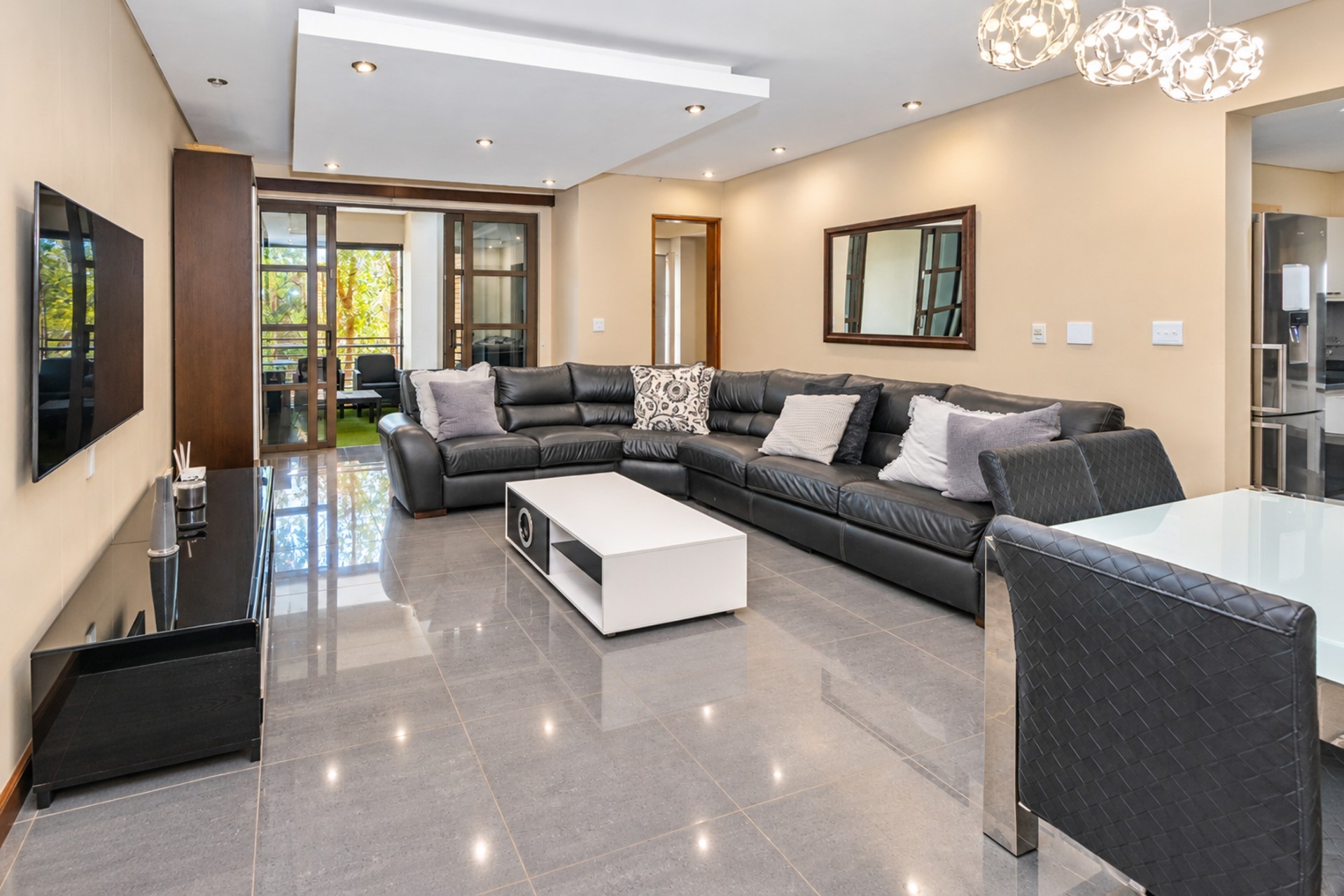 Apartment for rent in Melrose Arch, Johannesburg, 90 m²