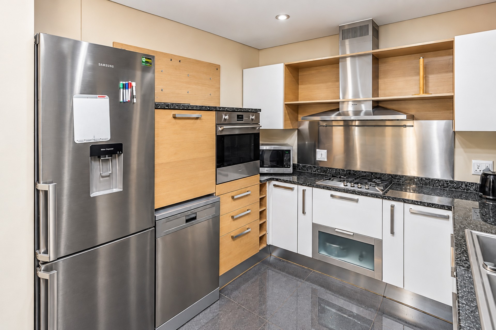 Apartment for rent in Melrose Arch, Johannesburg, 90 m²