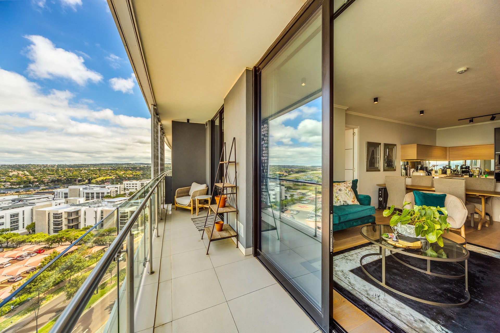 Apartment for sale in Waterfall, Midrand, 152 m²