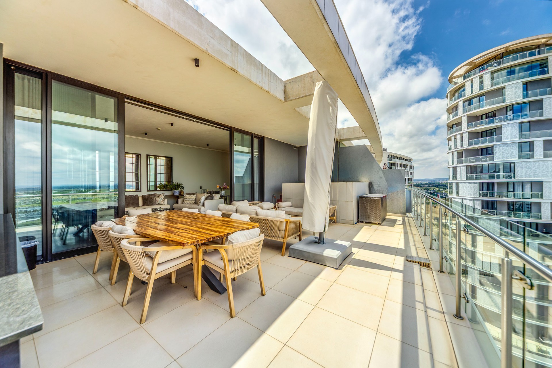 Apartment for sale in Waterfall, Midrand, 152 m²