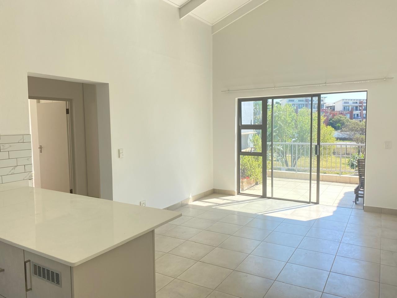 Apartment for rent in Greenstone Hill, Edenvale, 118 m²