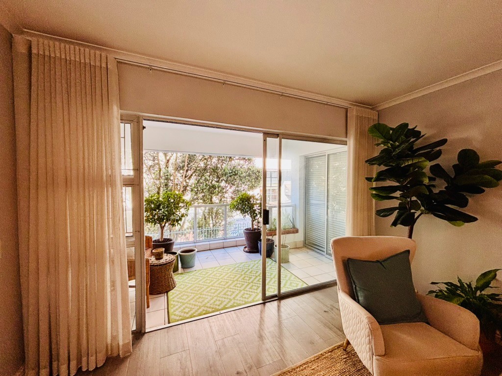 Apartment for rent in Sea Point, Cape Town, 122 m²