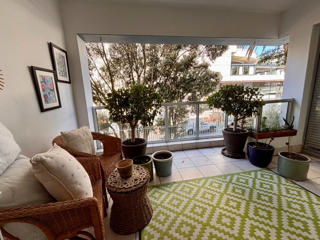 Apartment for rent in Sea Point, Cape Town, 122 m²