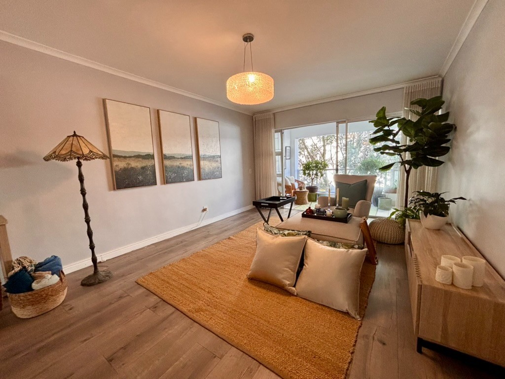 Apartment for rent in Sea Point, Cape Town, 122 m²