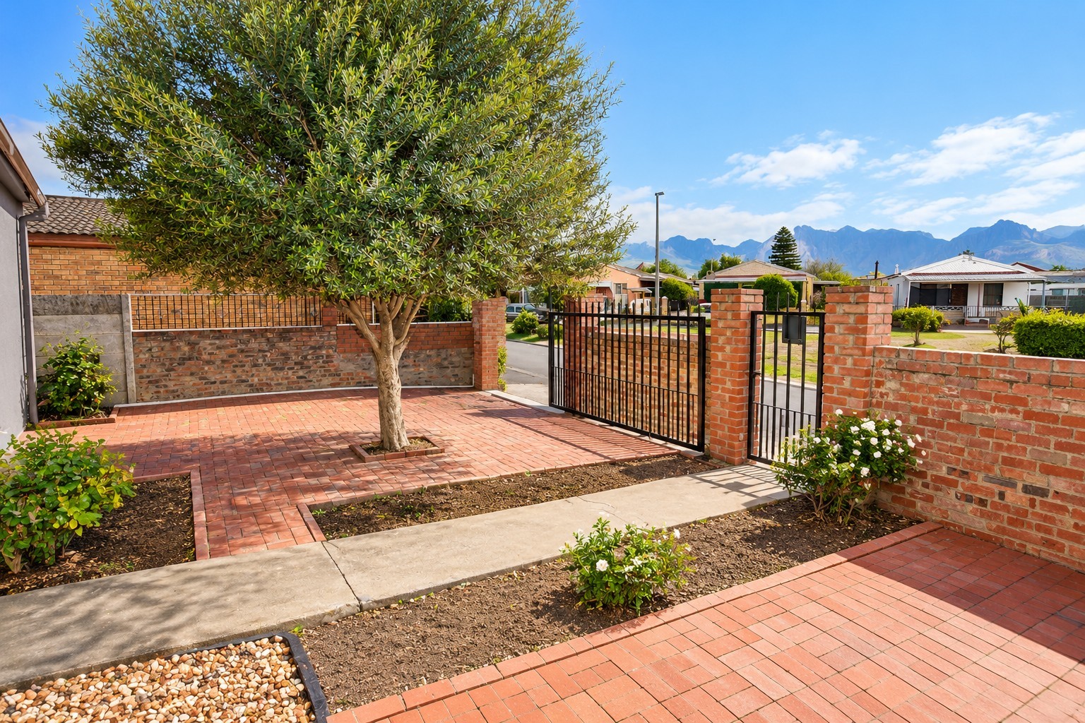 House for sale in Groenheuwel, Paarl, 75 m²