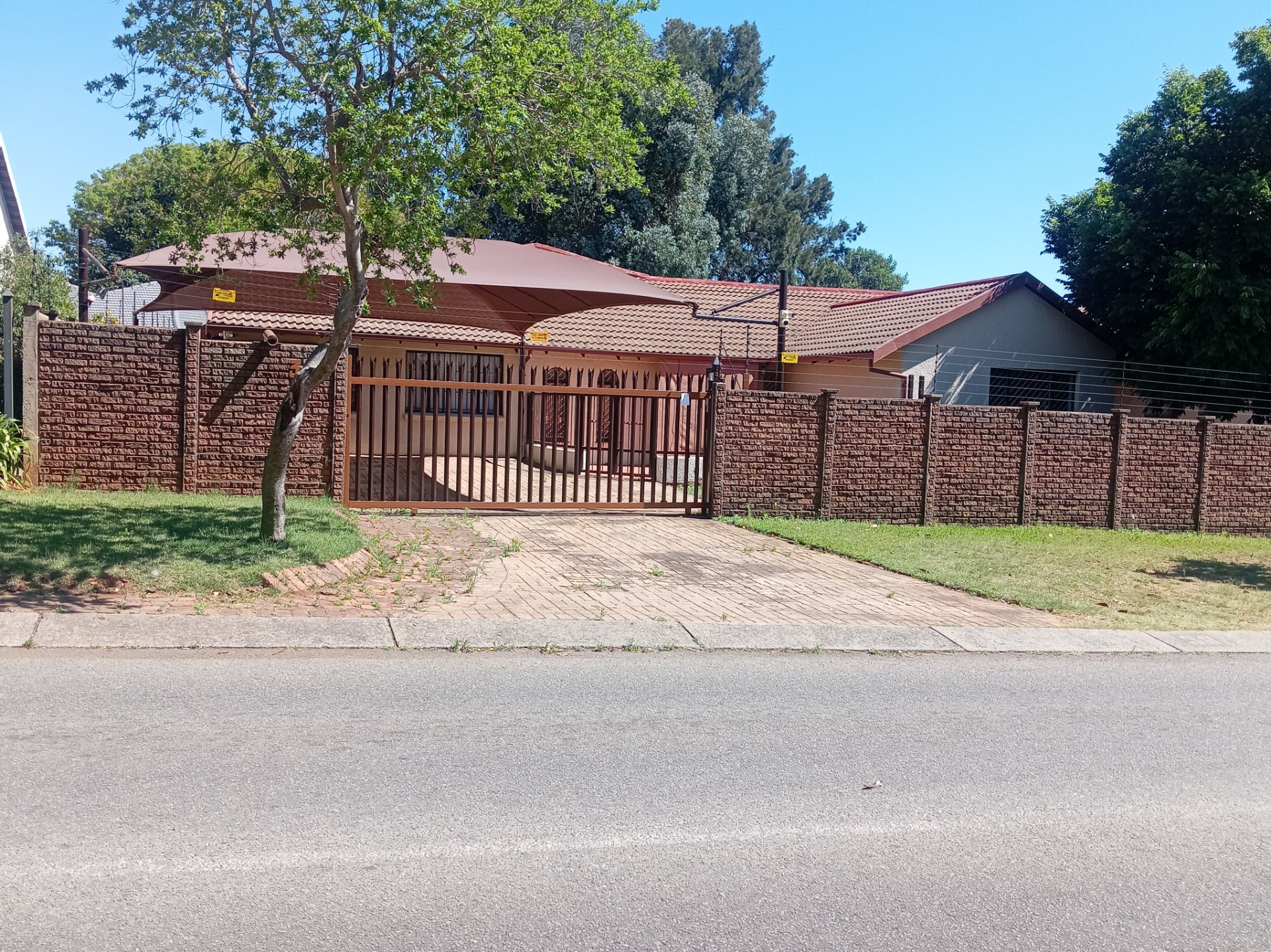 House for rent in Heuweloord, Centurion, 1051 m²