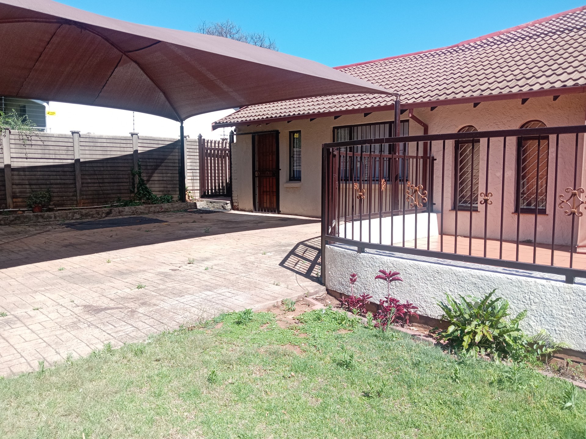 House for rent in Heuweloord, Centurion, 1051 m²