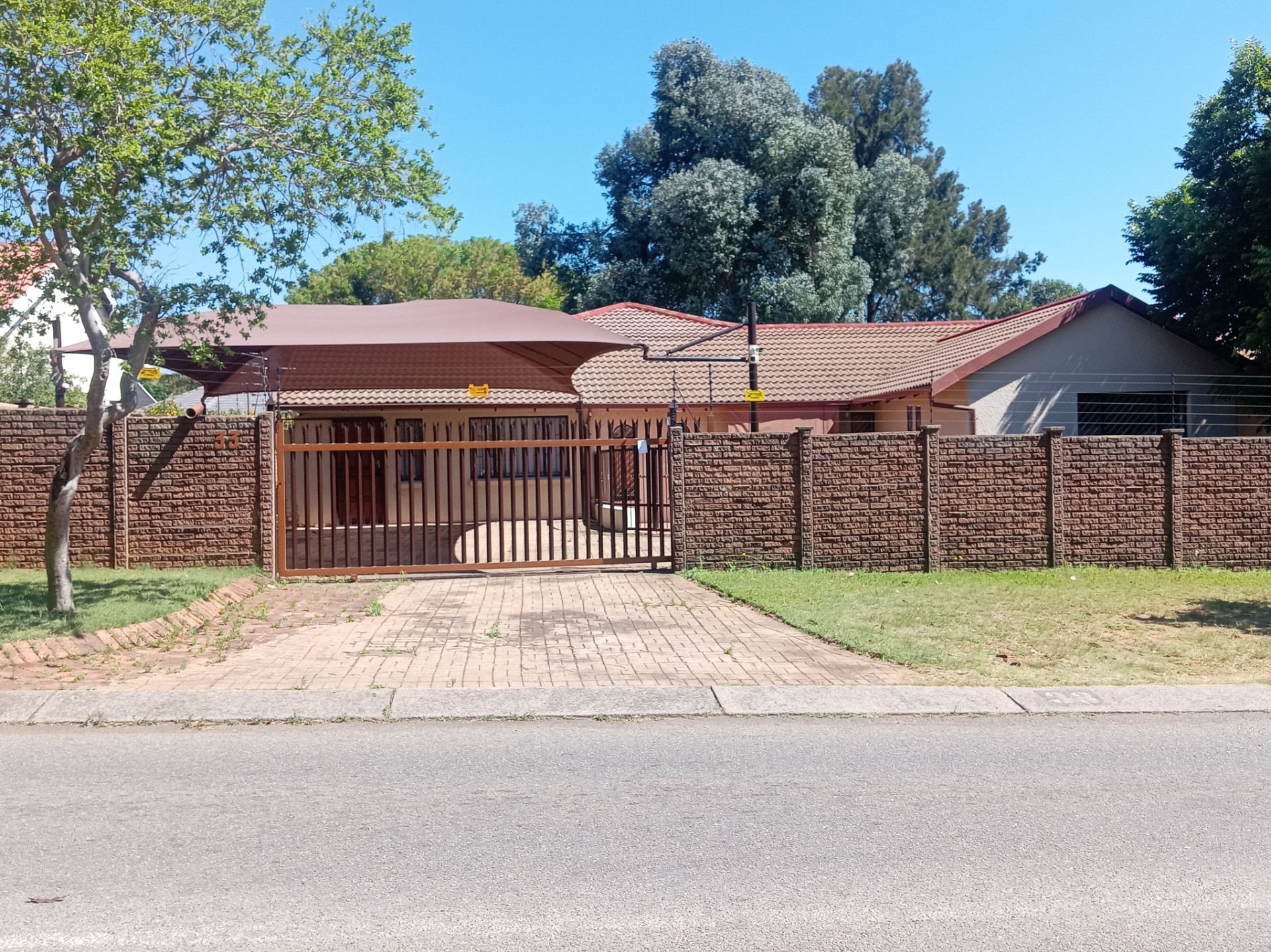 House for rent in Heuweloord, Centurion, 1051 m²