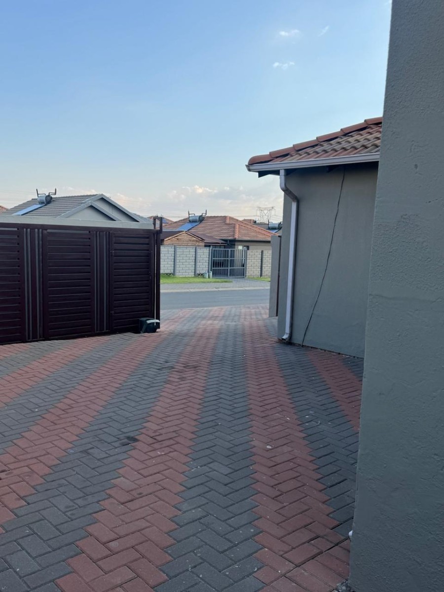 Apartment for rent in Leopard's Rest Security Estate, Albertsdal, Alberton