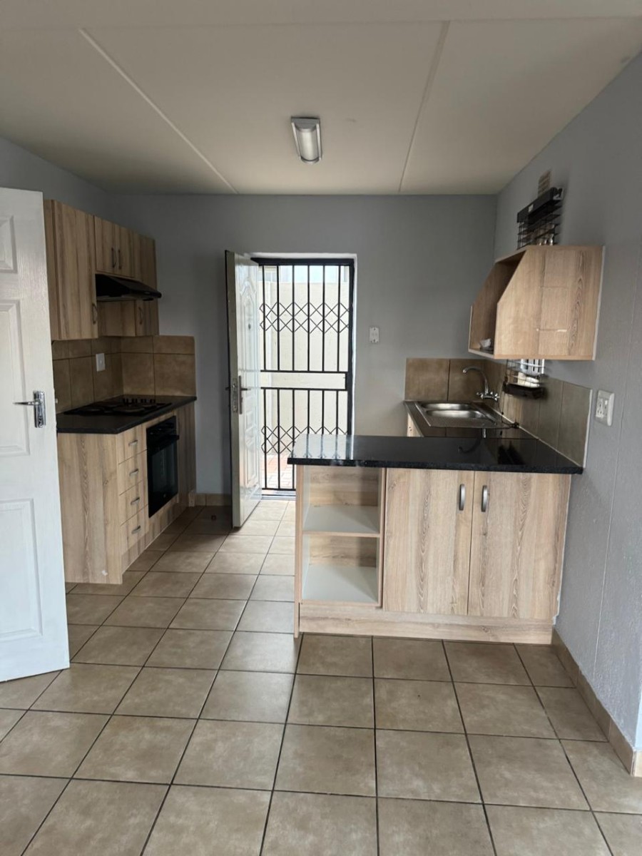 Apartment for rent in Leopard's Rest Security Estate, Albertsdal, Alberton