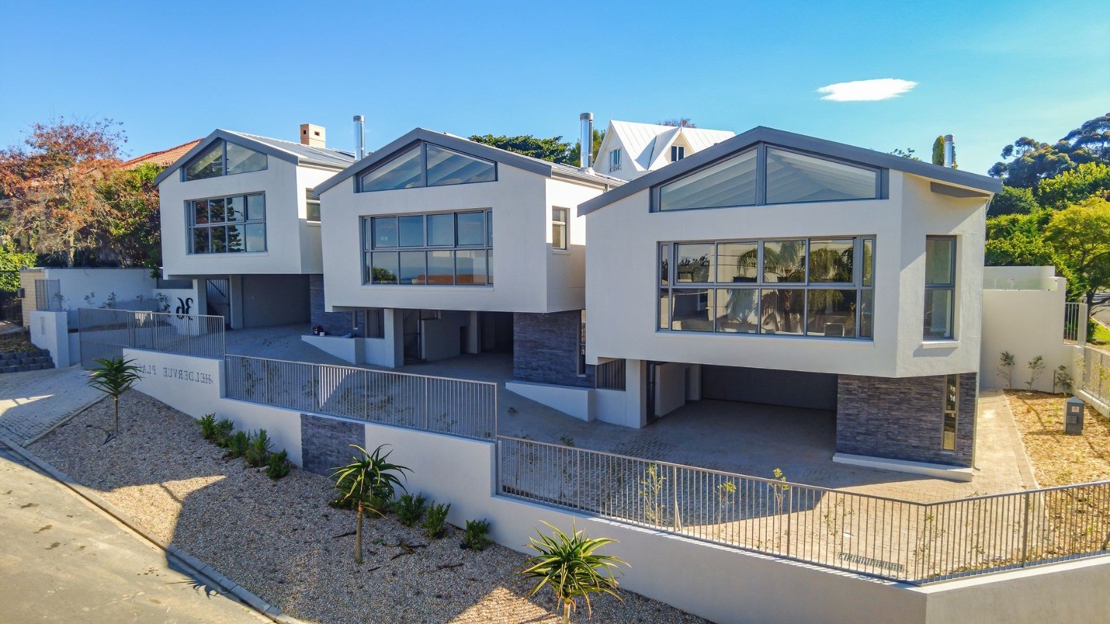 Duplex for sale in Heldervue, Somerset West, 215 m²