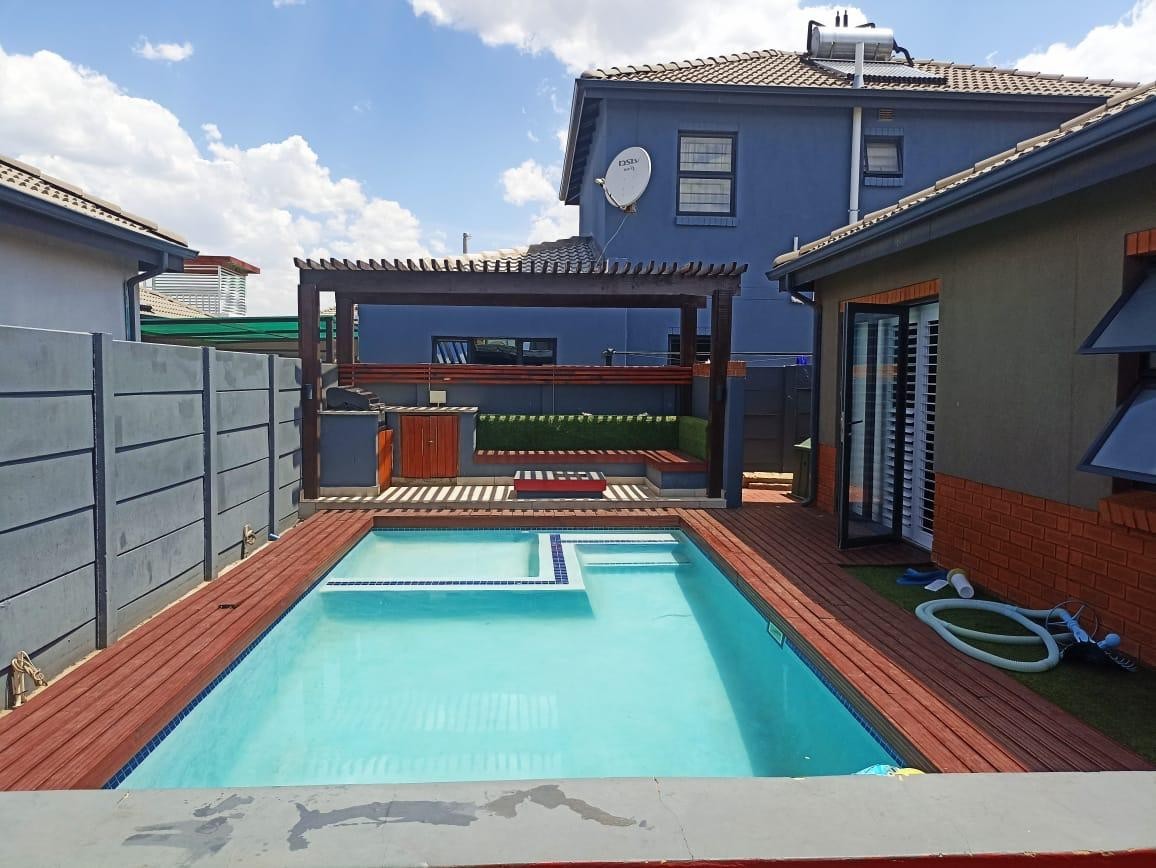 Apartment for rent in Leopard's Rest Security Estate, Albertsdal, Alberton
