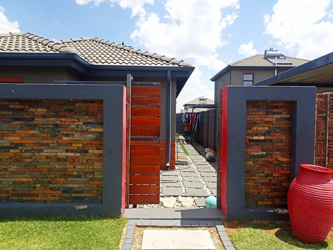 Apartment for rent in Leopard's Rest Security Estate, Albertsdal, Alberton