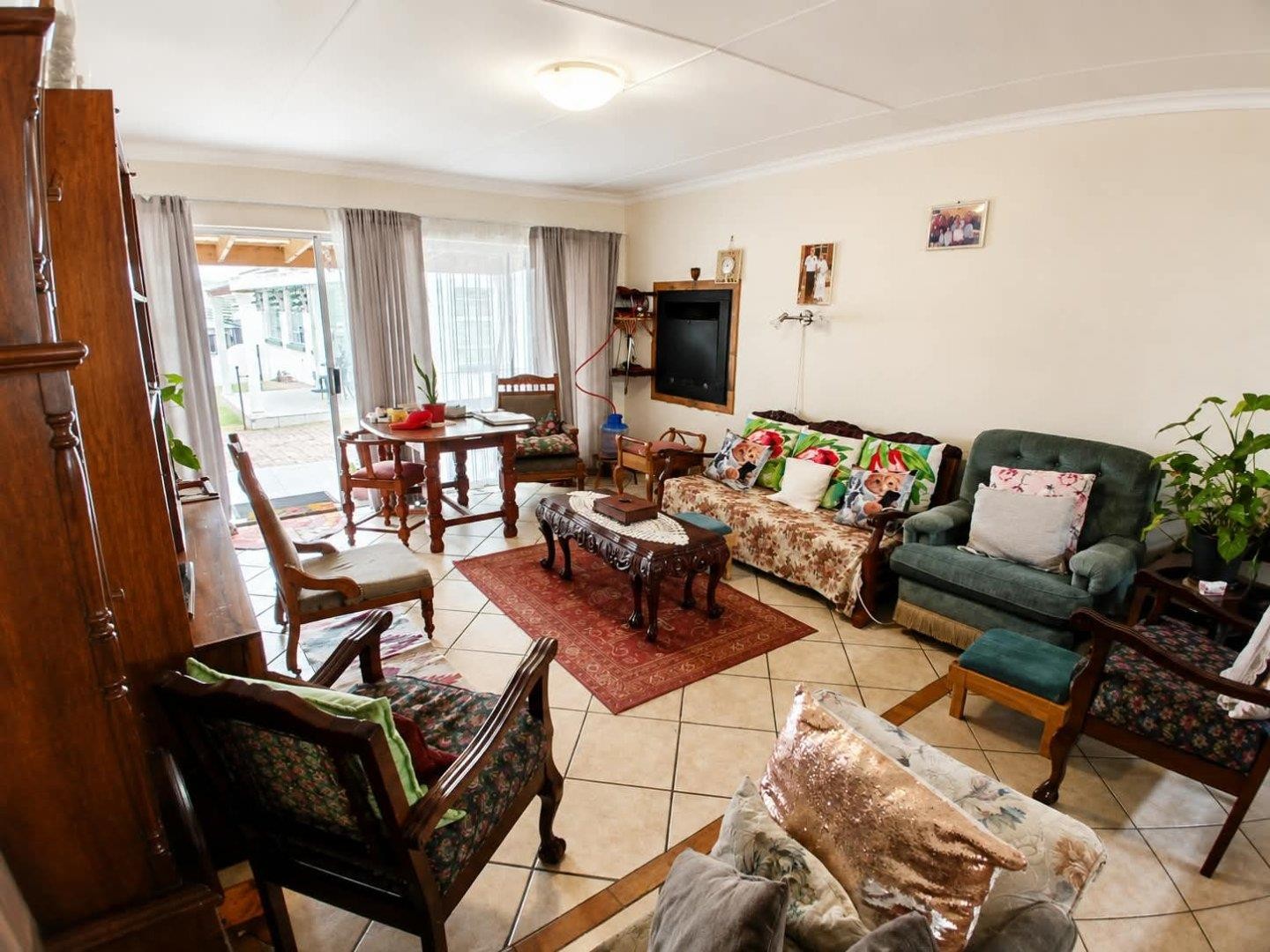 House for sale in Fraaiuitsig, Klein Brak Rivier, 152 m²
