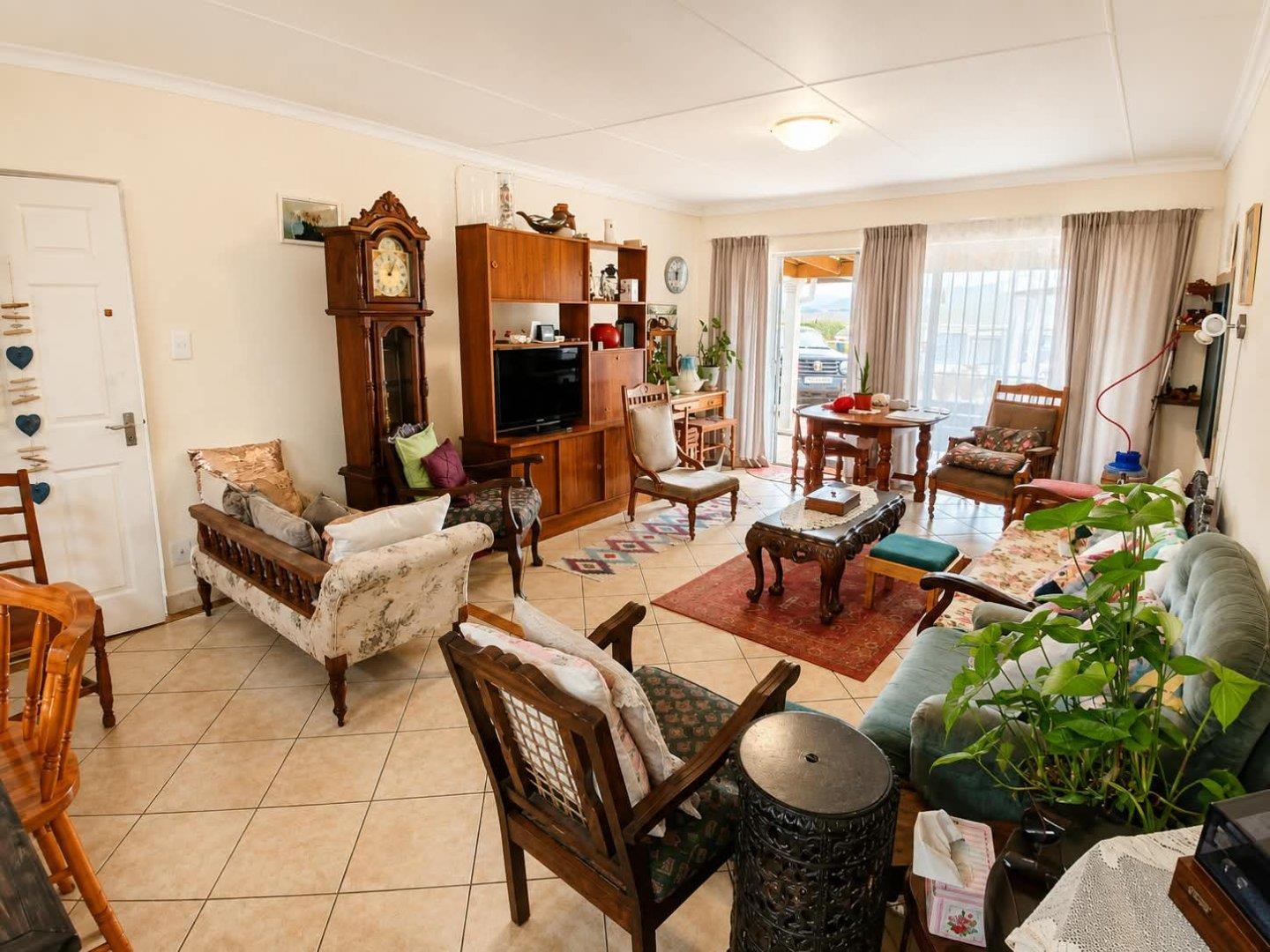 House for sale in Fraaiuitsig, Klein Brak Rivier, 152 m²