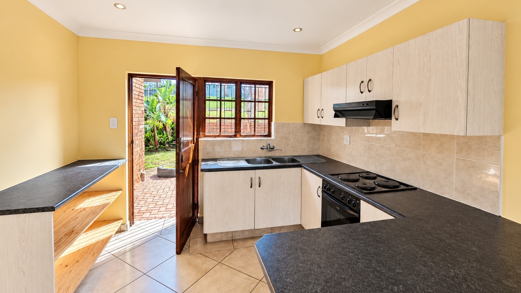 Townhouse for sale in Margate, KwaZulu Natal, 163 m²