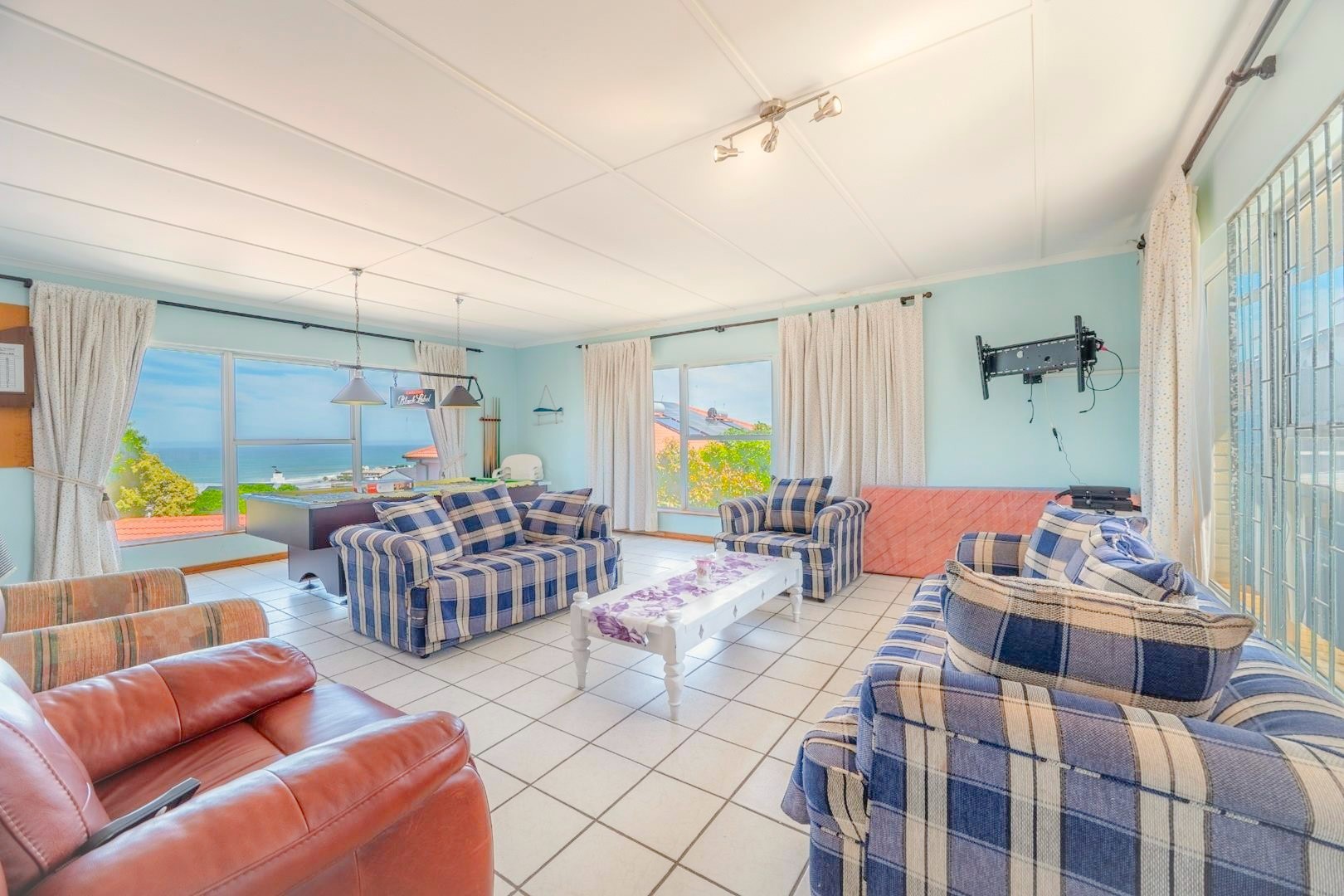 House for sale in Wavecrest, Jeffreys Bay, 384 m²