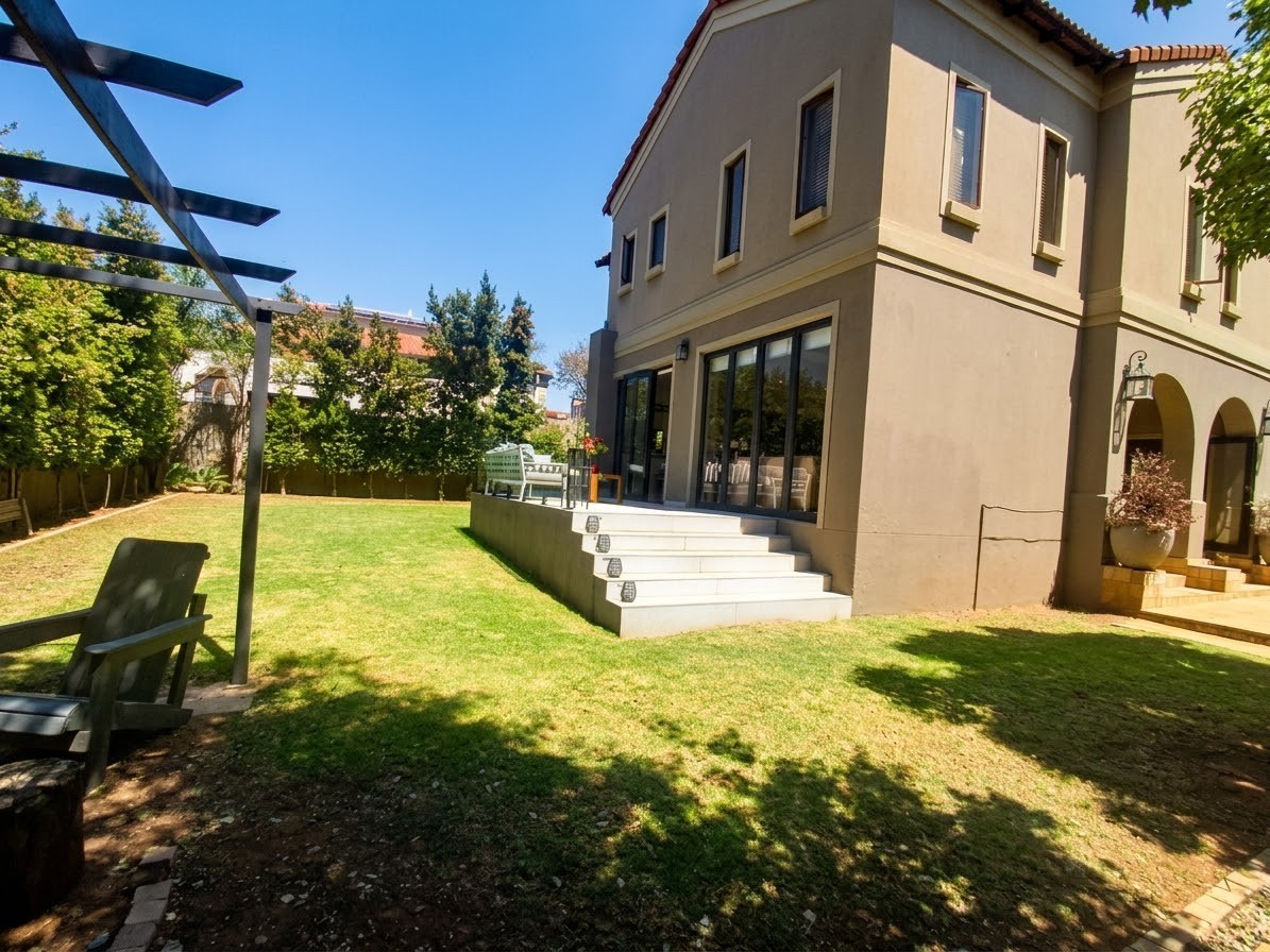 House for sale in Broadacres, Sandton, 260 m²
