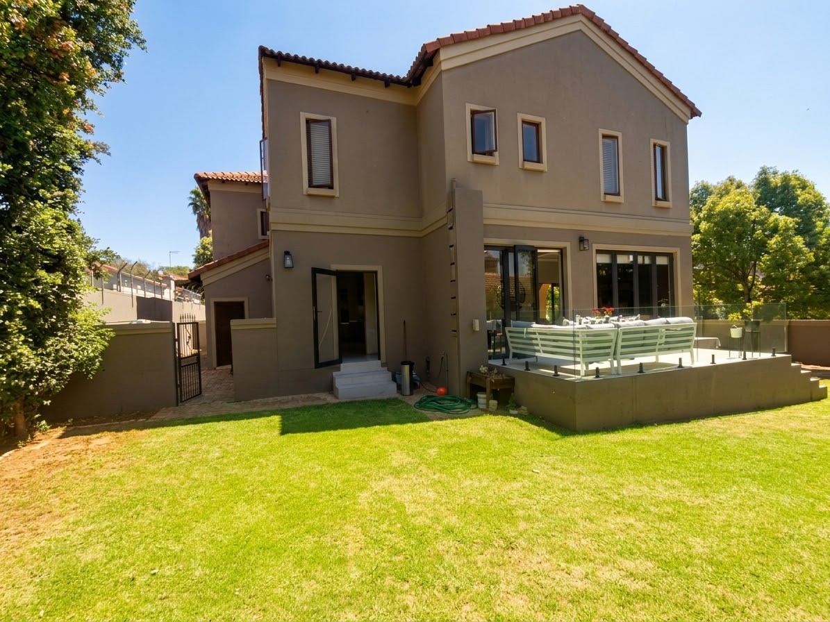 House for sale in Broadacres, Sandton, 260 m²