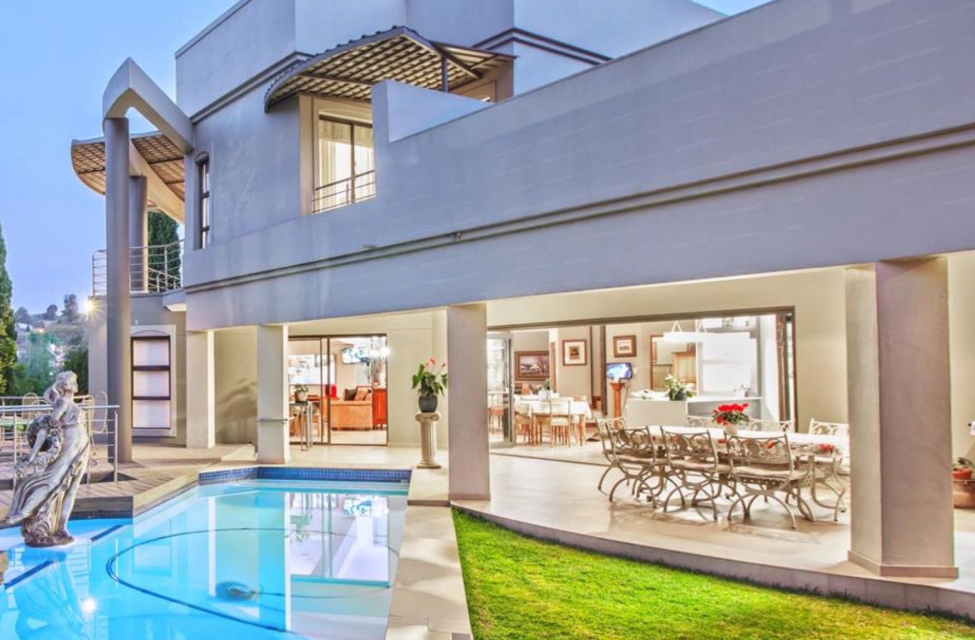 House for sale in Waterkloof Ridge, Pretoria, 800 m²