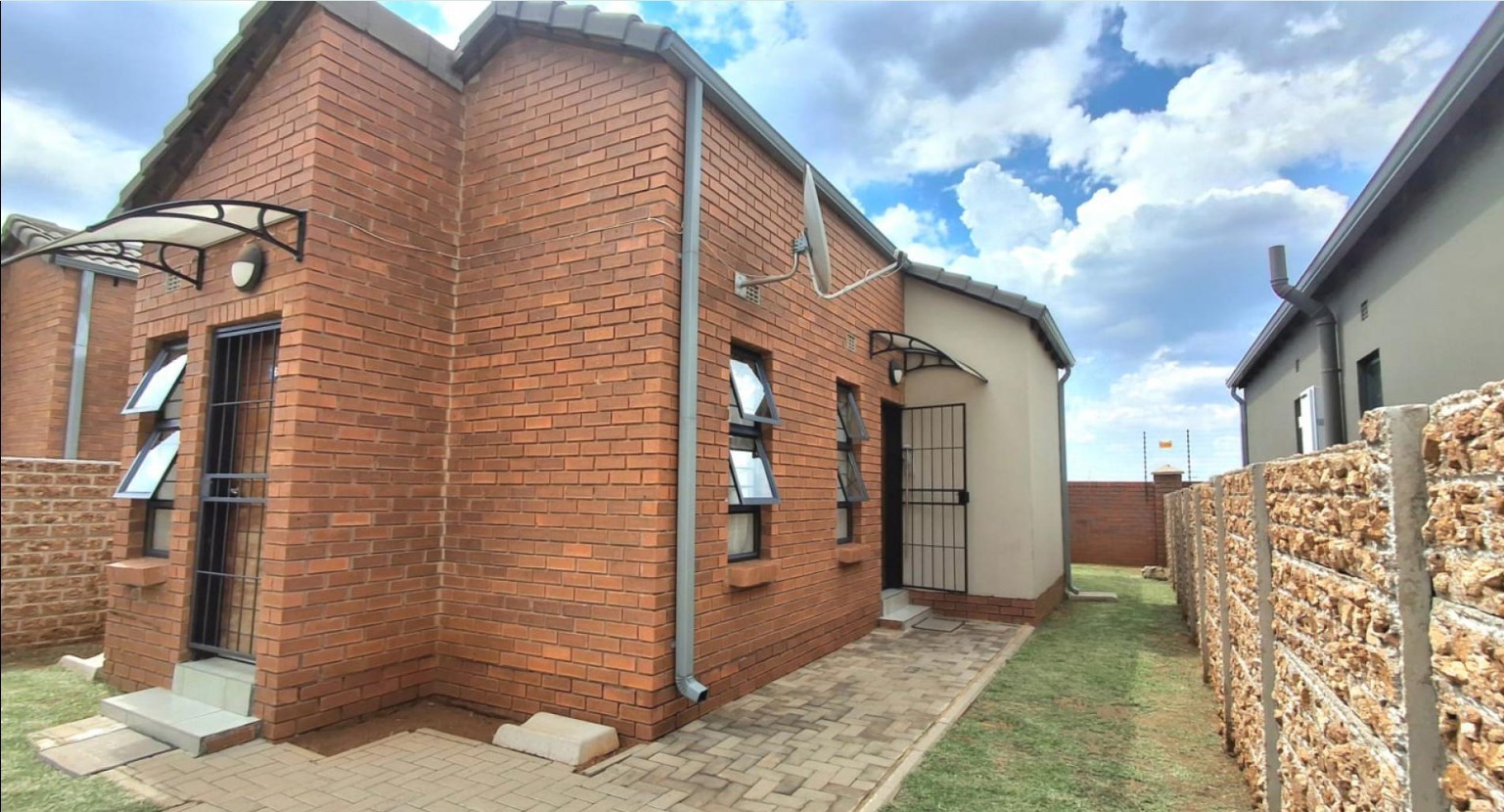 House for sale in South Hills, Johannesburg, 100 m²