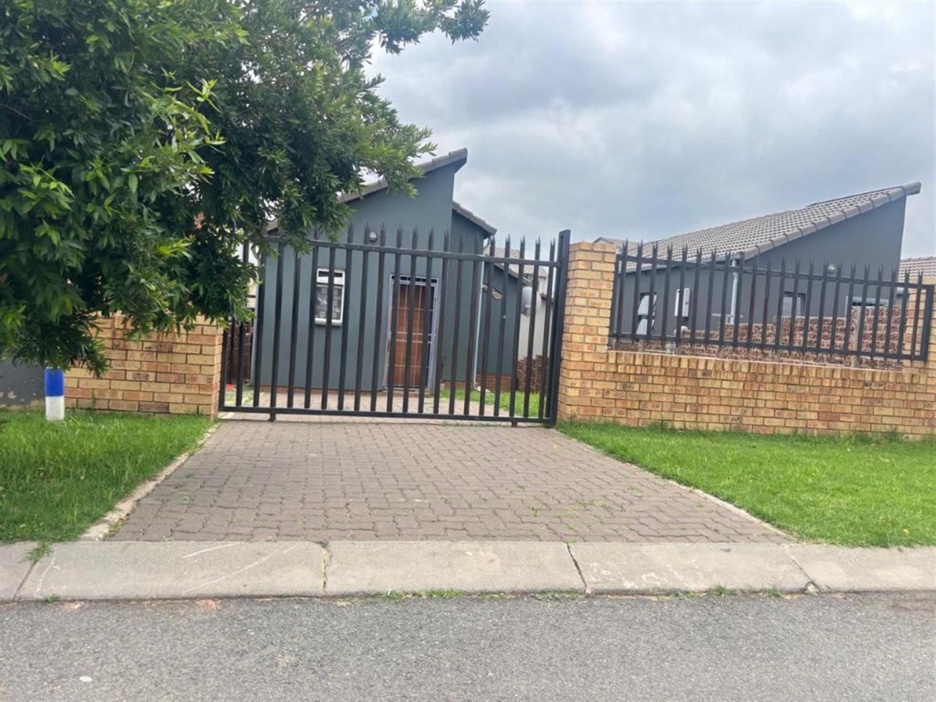 House for sale in South Hills, Johannesburg, 110 m²