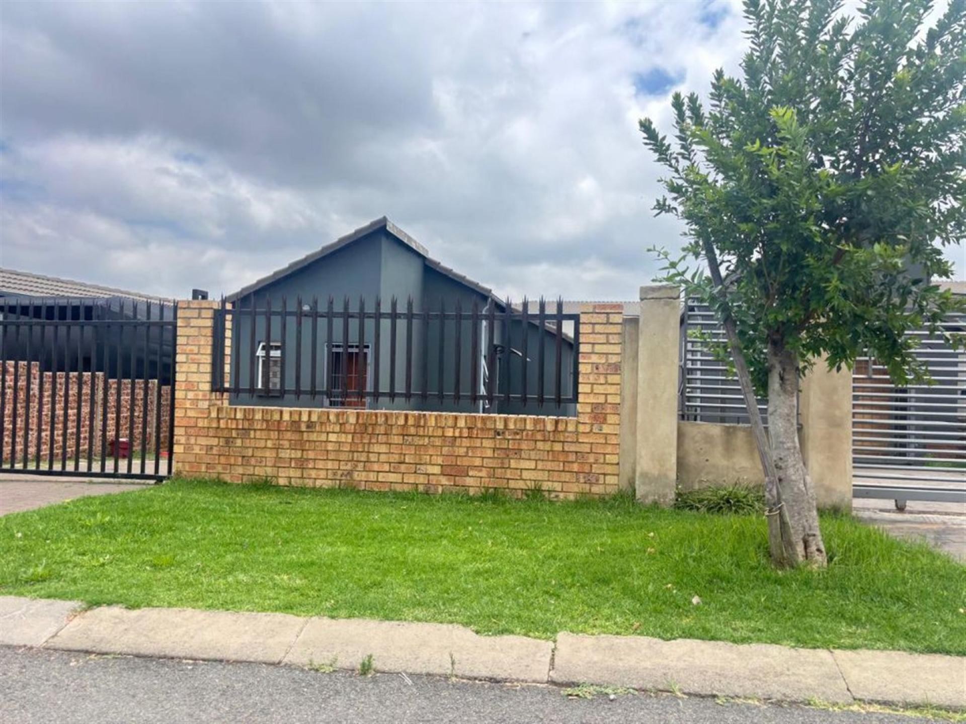 House for sale in South Hills, Johannesburg, 110 m²