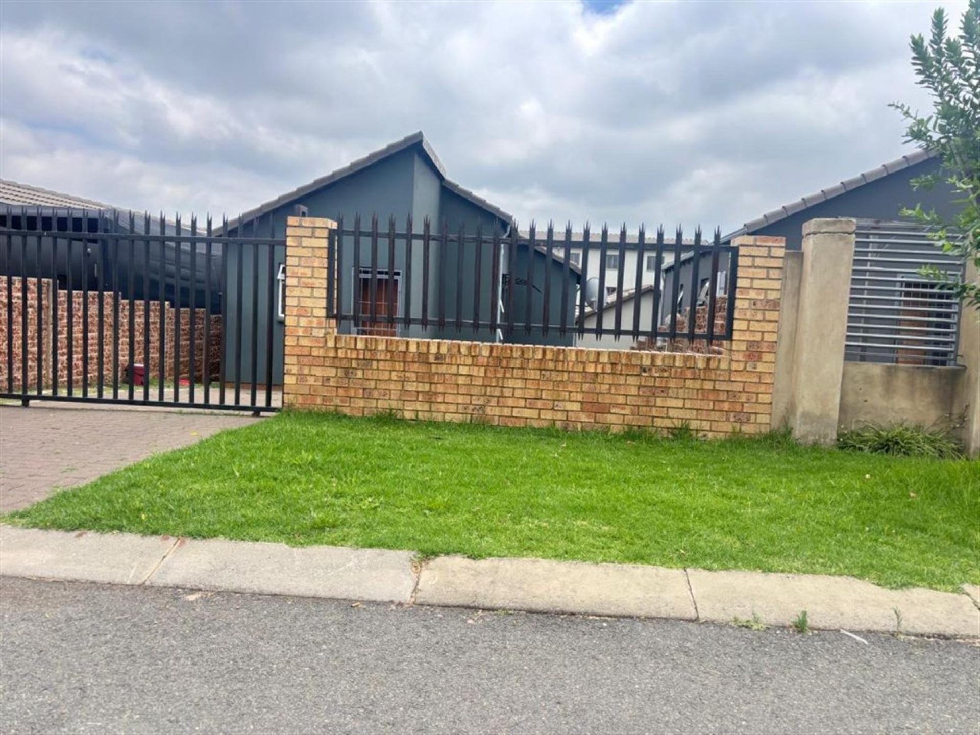 House for sale in South Hills, Johannesburg, 110 m²