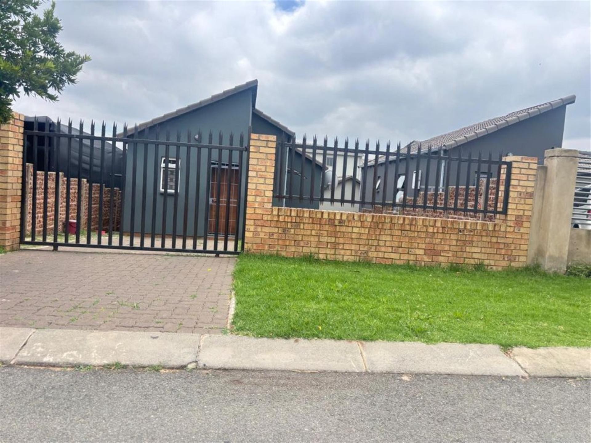 House for sale in South Hills, Johannesburg, 110 m²