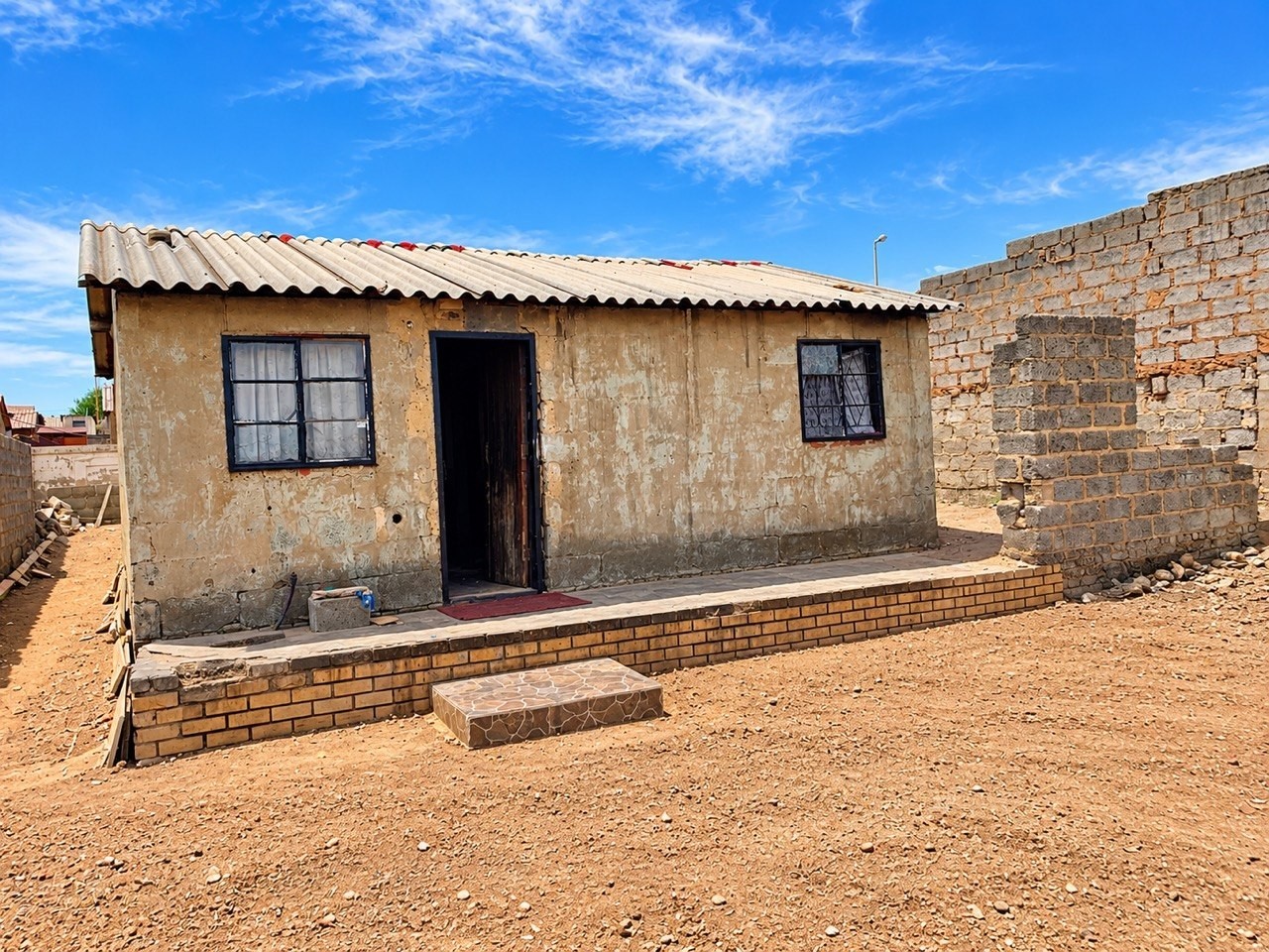 House for sale in Esiziba, Tembisa, 87 m²